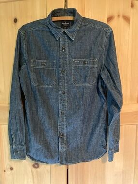 American Eagle Classic Fit Denim Button Down